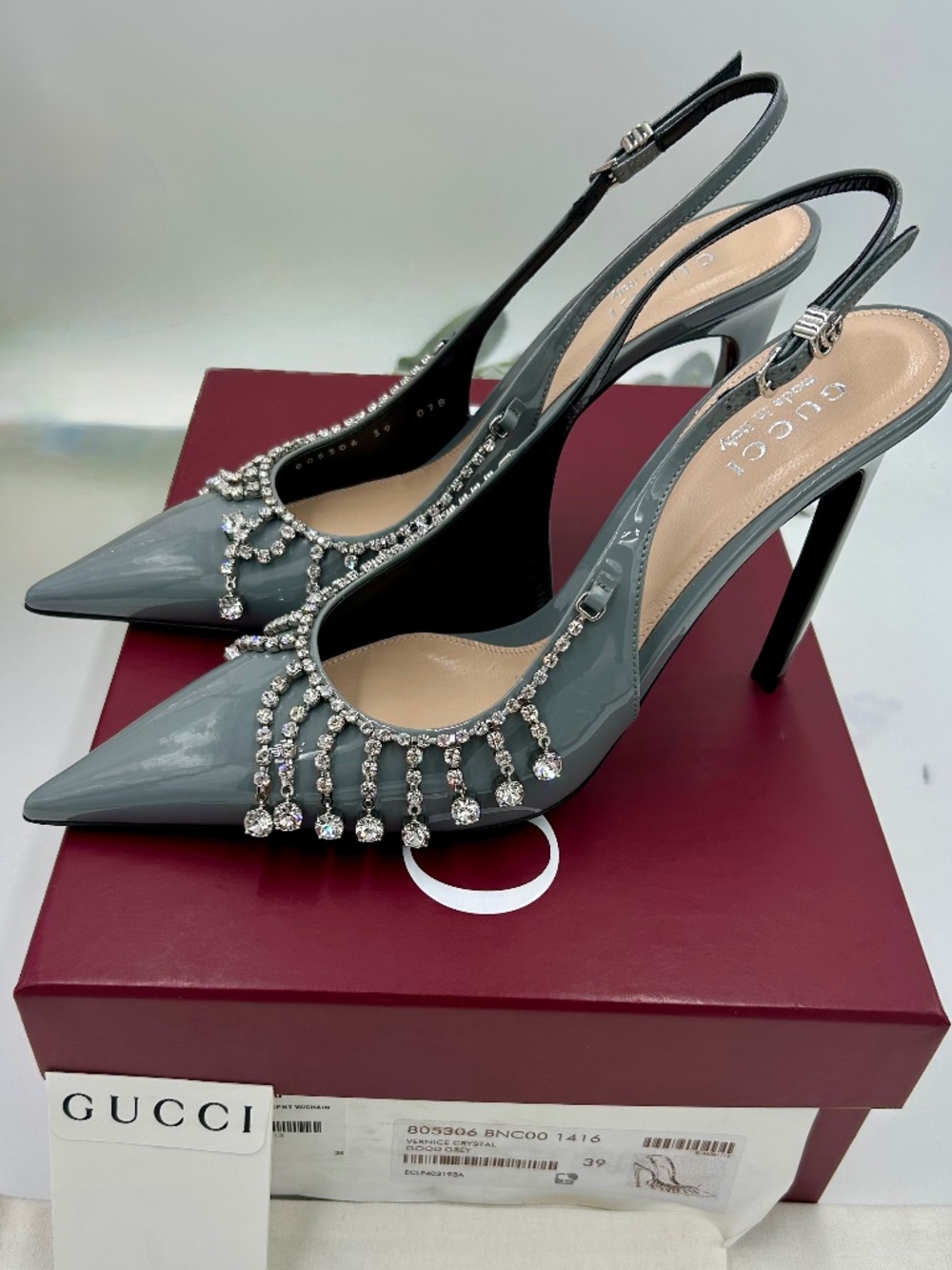 Women’s Gucci Guinevere Crystal Chain Slingback Pumps.  Size 9. Made in Italy.